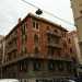 Il palazzo Amoruso-Manzari in via Cognetti angolo via De Nicol: salta all'occhio per i suoi colori vivaci